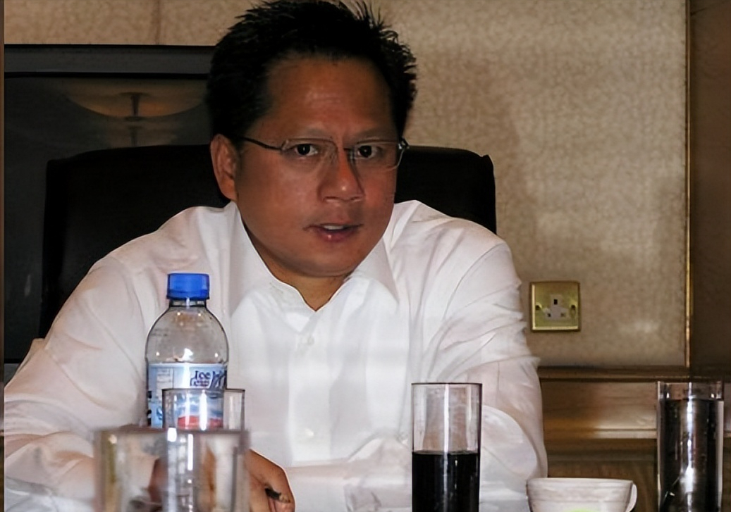 黄仁勋：我有如今的成就，全因父亲把我带到美利坚，实现美国梦