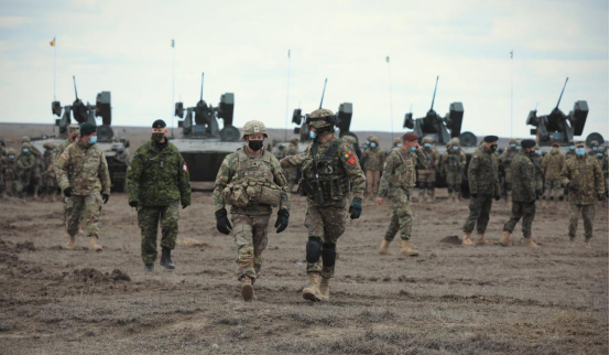 观察者网一周外军评论：俄罗斯做好了战斗的准备