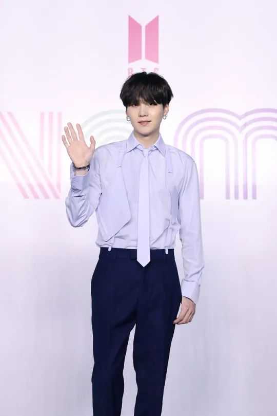 BTS SUGA生日当天捐赠1亿韩元；姜丹尼尔和Lisa荣登“最爱偶像”名人堂第一名；Wendy将以SOLO身份出道