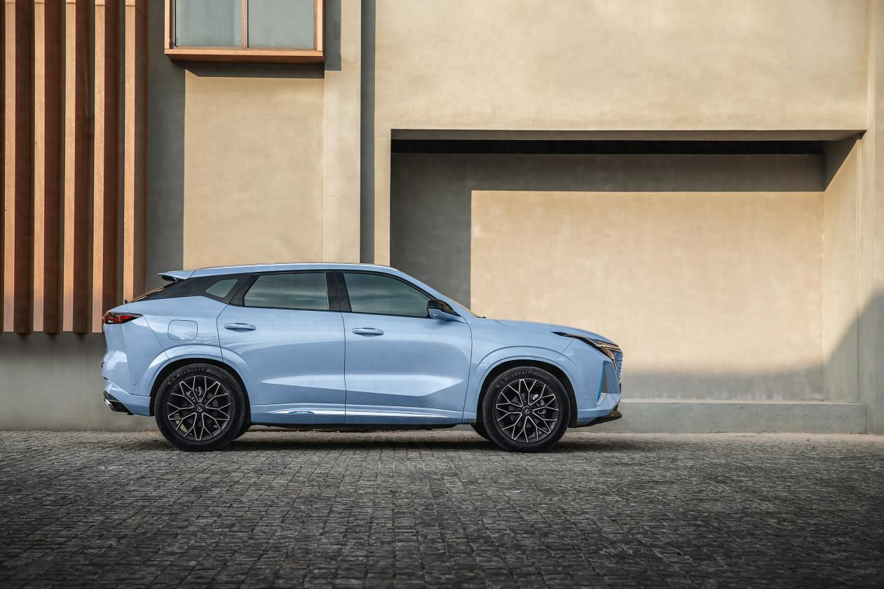 智慧座舱的中场战事：科技向上，门槛向下