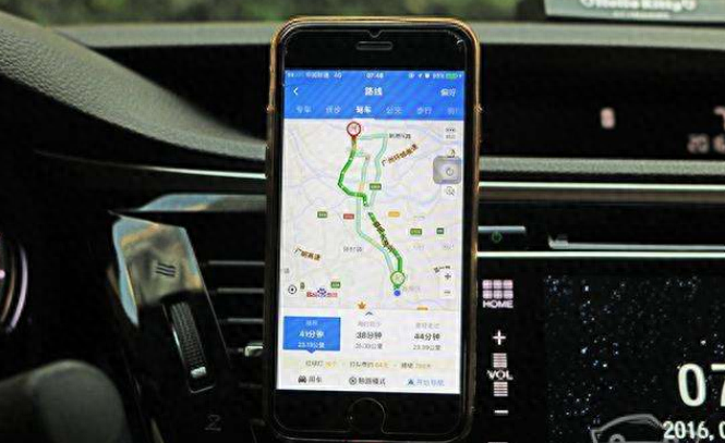 导航终归还是“出局”啦，众多有车的人换上一科技，路况超清楚