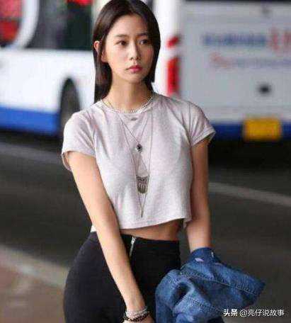 满脸硅胶，科技假脸堪比发胀馒头，韩国总统夫人为何总抢尽风头？