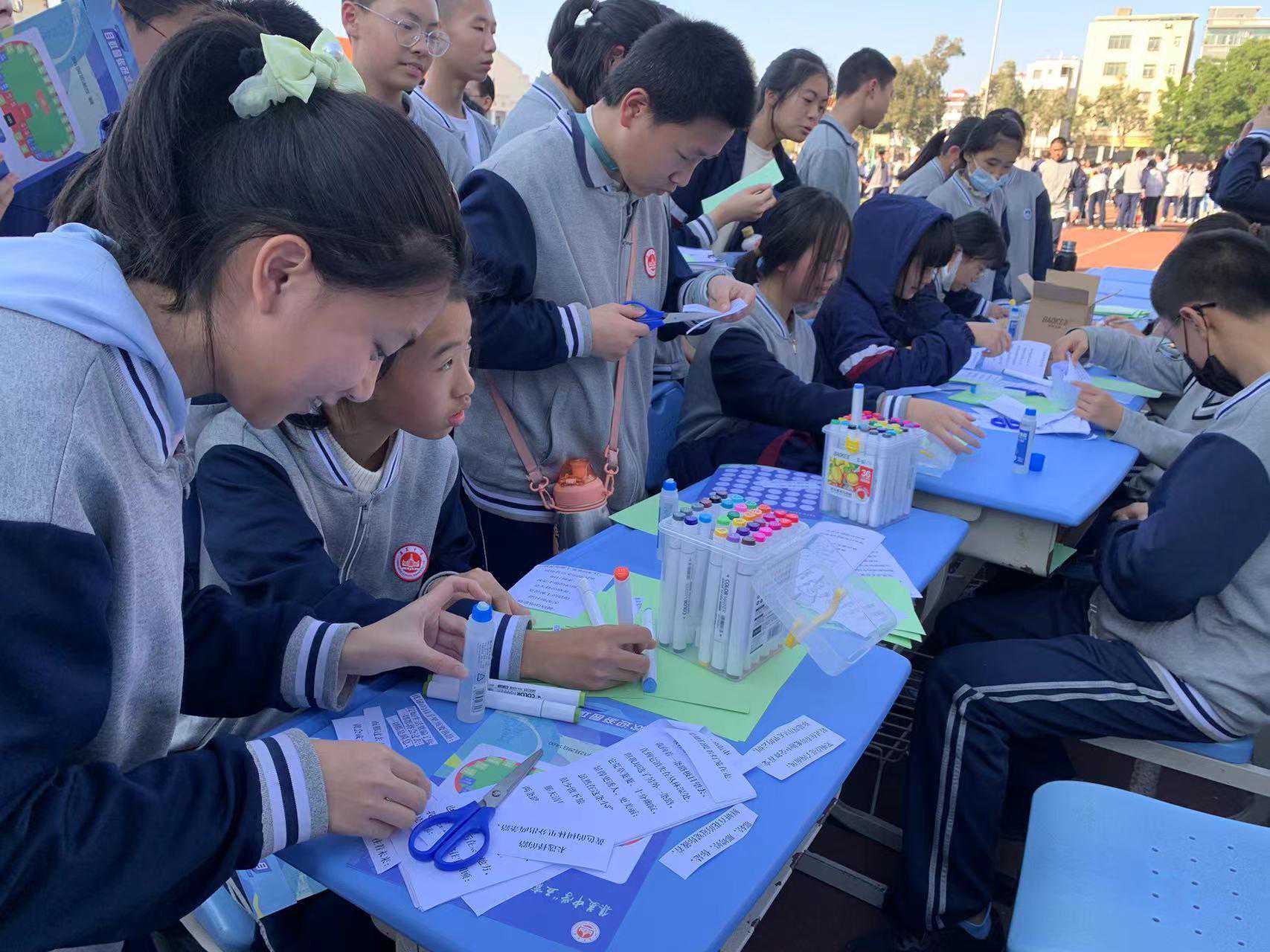 集美中学举办科技创想节  搭起70+个“小舞台” 让每位学生都成主角