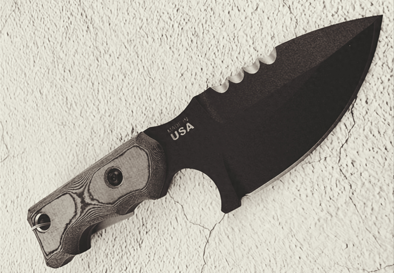 尖端科技最具代表性的刀型之一 能刺能割能劈能锯 用于特战绰绰有余