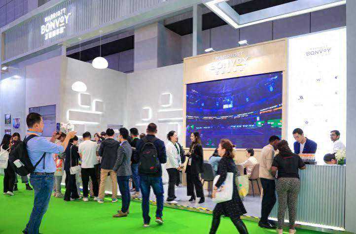 2023进博会｜万豪、强生六年“全勤”参展，湾仔码头亮相全新产品 花王、威莱设科技展台与观众零距离互动