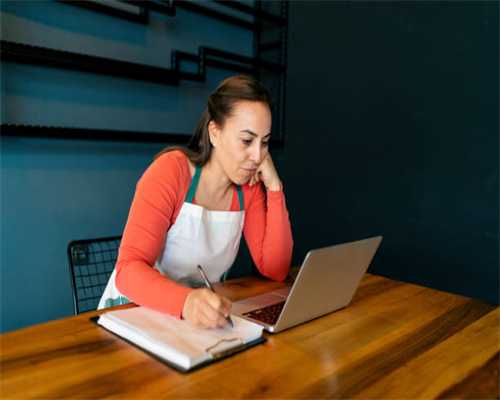 AI PC新品即将亮相，消费电子50ETF（562950）等产品受关注